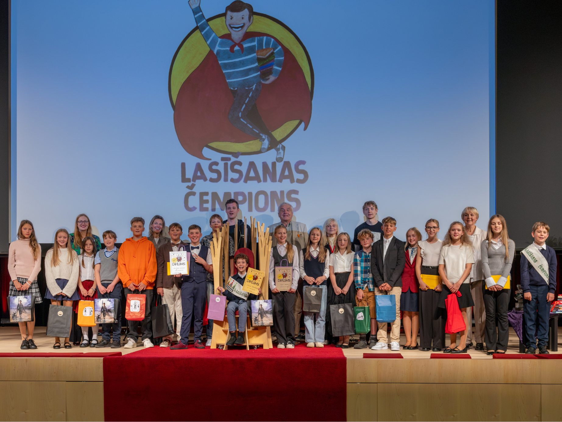 Aizvadīts “Skaļās lasīšanas sacensību” fināls Latvijas Nacionālajā bibliotēkā